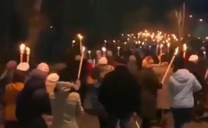 Факельное шествие в якутском селе взбудоражило соцсети: видео