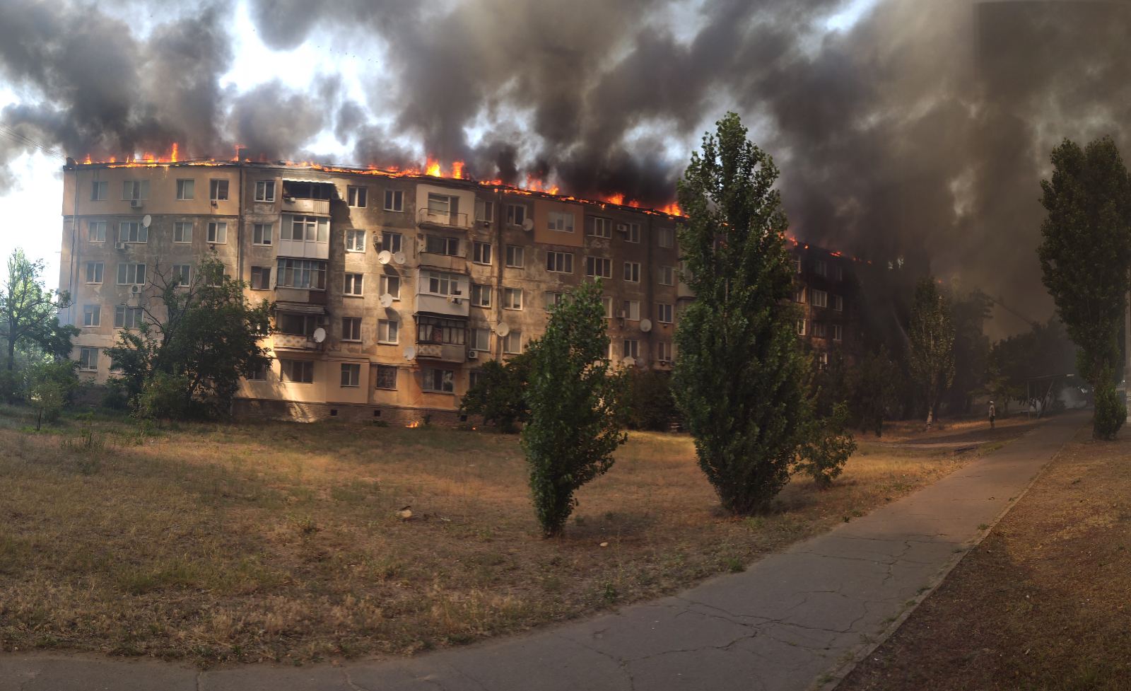 В Новой Каховке горел пятиэтажный жилой дом: фото, видео | Новости Украины  | LIGA.net