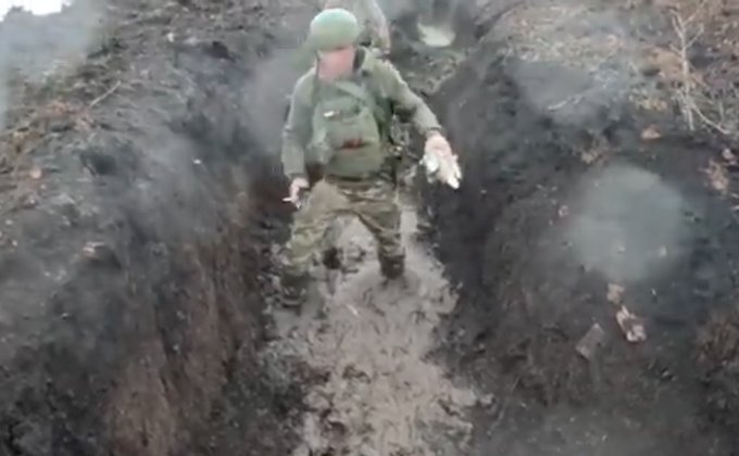 "Командир-внедорожник". Воїни показали окопи зараз: вище щиколотки вода та багнюка – відео