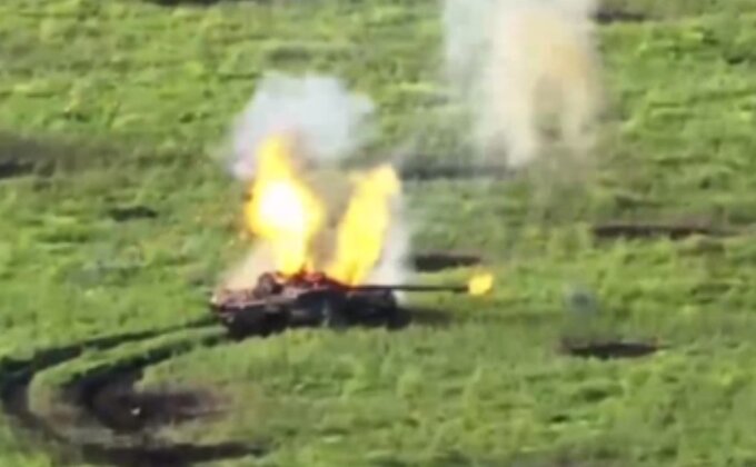 Конвеєр спалених танків Т-80 і Т-72 армії Росії: дрони ЗСУ вибивають ворогові броню – відео