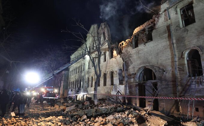 Харків. З'явилися фото руйнувань від удару росіян ракетами С-300 по житлових районах