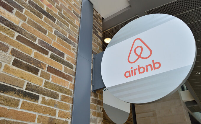 Airbnb блокує українців через громадянство, а підтримка мовчить – що відбувається