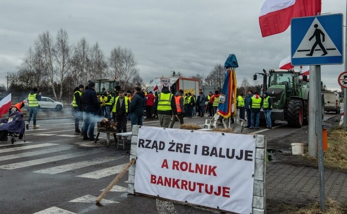 Польські фермери почали заважати проїзду автобусів. Україна вимагає реакції влади Польщі