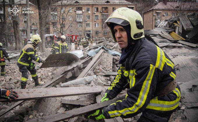 Ракетний удар по Києву: мерія поділилася кадрами руйнувань у Печерському районі – відео