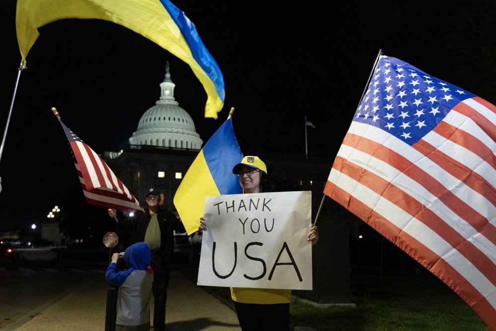 Сенат ухвалив законопроєкт з допомогою Україні. Байден негайно підпише