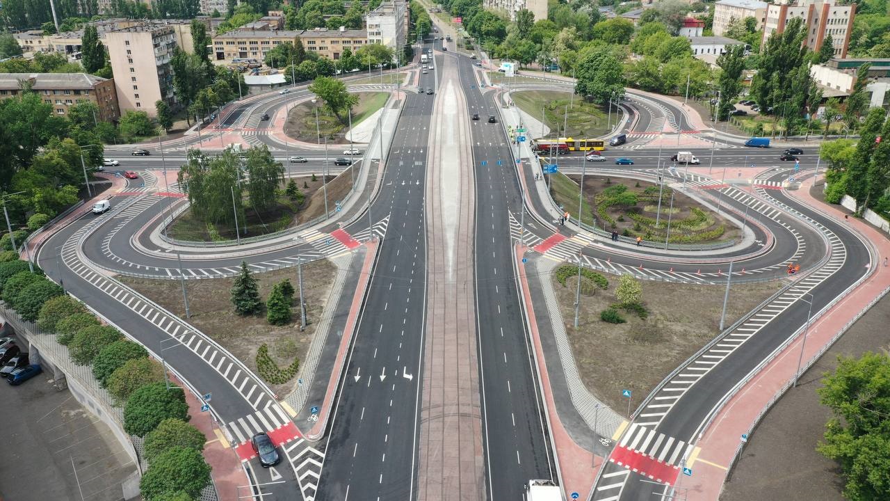 В Киеве завершили реконструкцию Дегтяревского моста: как выглядит новая развязка – фото