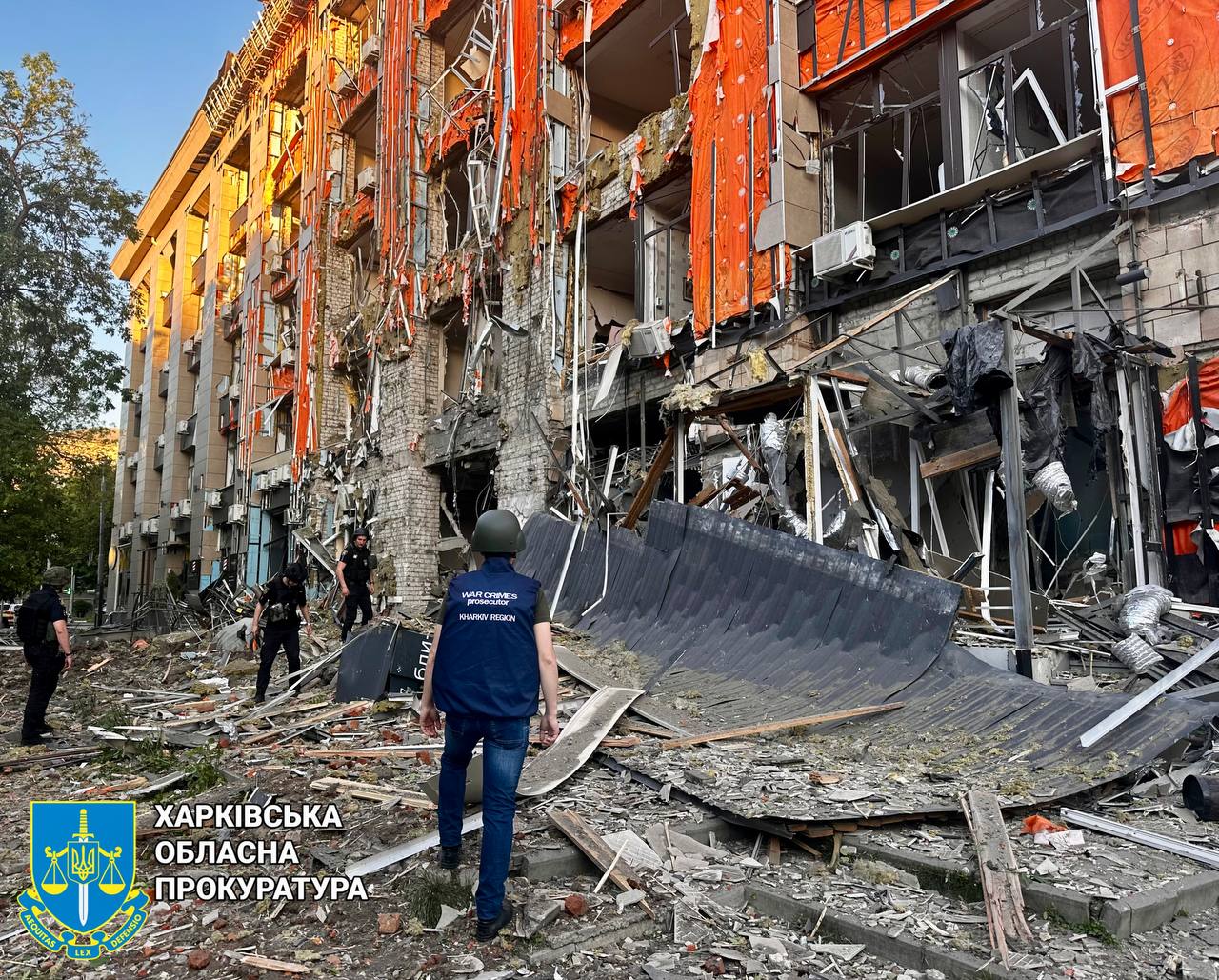 Россияне ударили по центру Харькова: 18 пострадавших, ребенок в тяжелом состоянии – фото