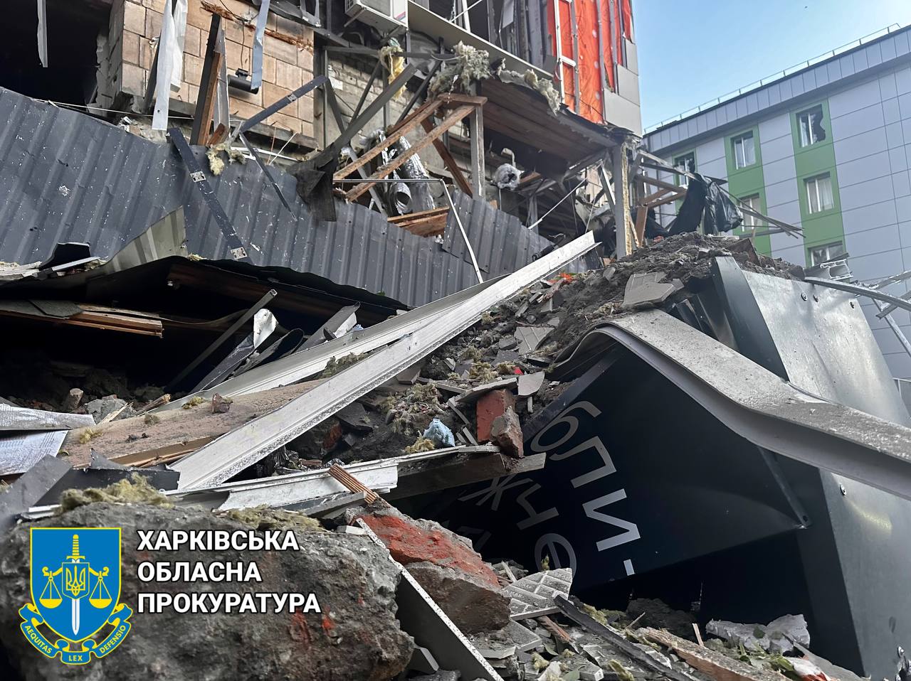 Россияне ударили по центру Харькова: 18 пострадавших, ребенок в тяжелом состоянии – фото