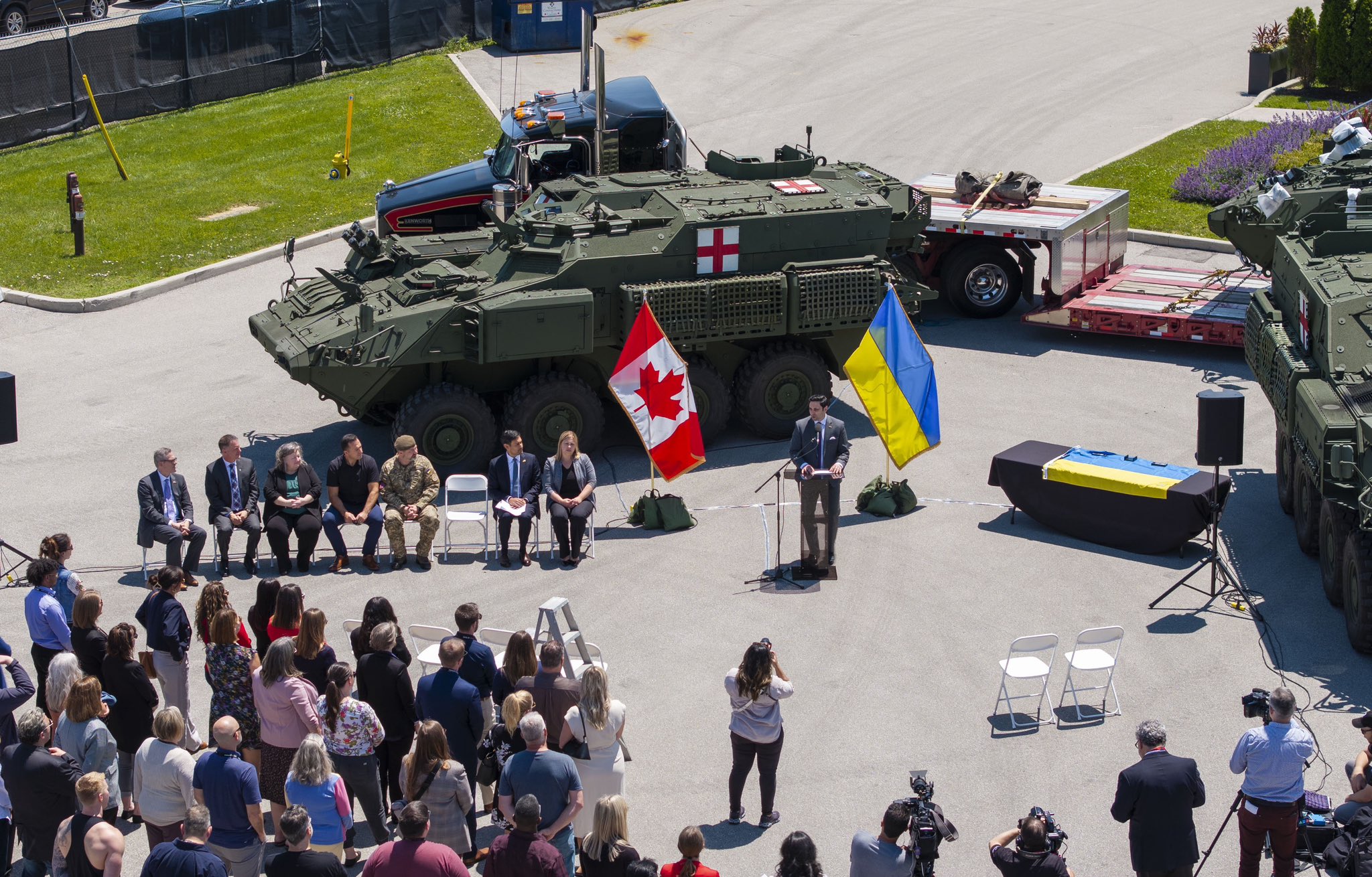 Канада передает Украине первые бронетранспортеры из 50 обещанных | Новости  Украины | LIGA.net